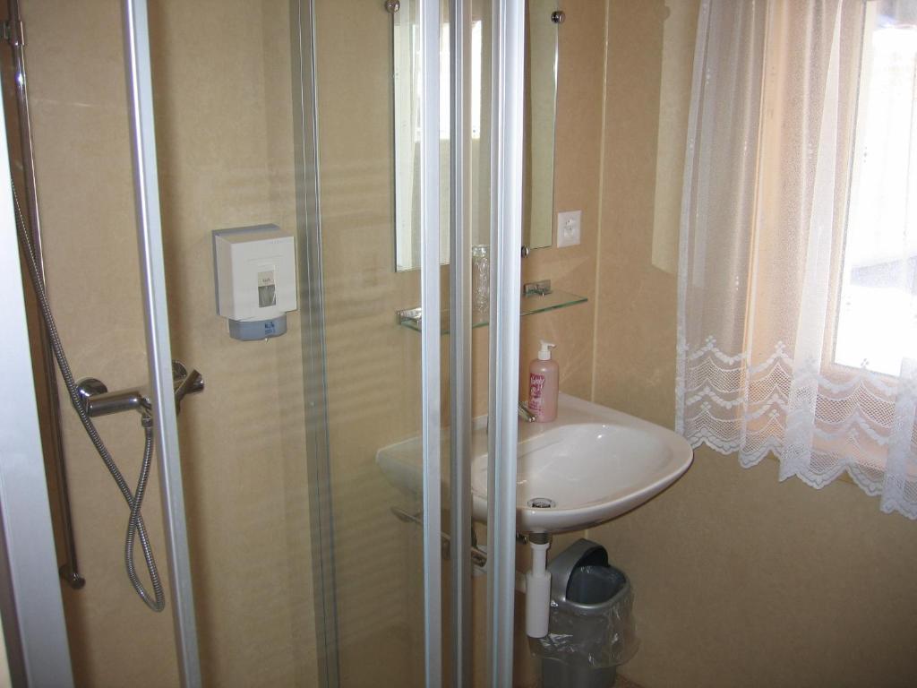 Hotel-Restaurant Drei Tannen Bellwald Zimmer foto